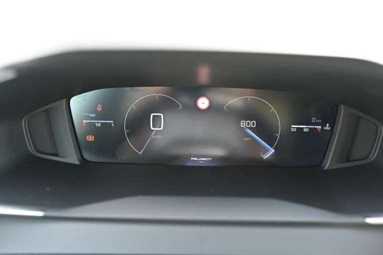 Peugeot 208 ALLURE  TURBO 100k BVM6 | Begam Trnava