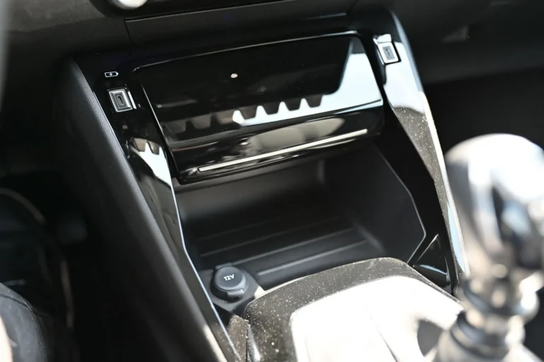 Peugeot 208 ALLURE  TURBO 100k BVM6 | Begam Trnava