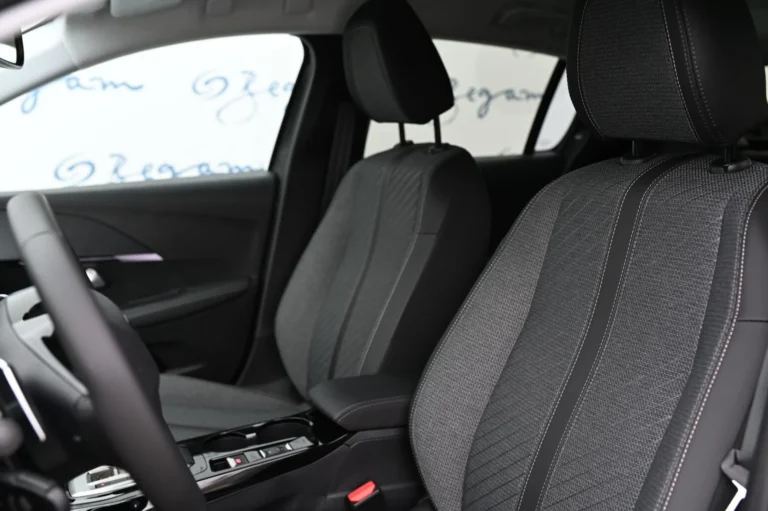 Peugeot 208 ALLURE Hybrid 110k e-DCS6 (MHEV) | Begam Trnava