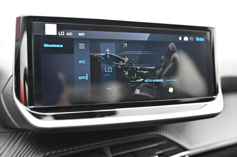 Peugeot 208 ALLURE Hybrid 110k e-DCS6 (MHEV) | Begam Trnava