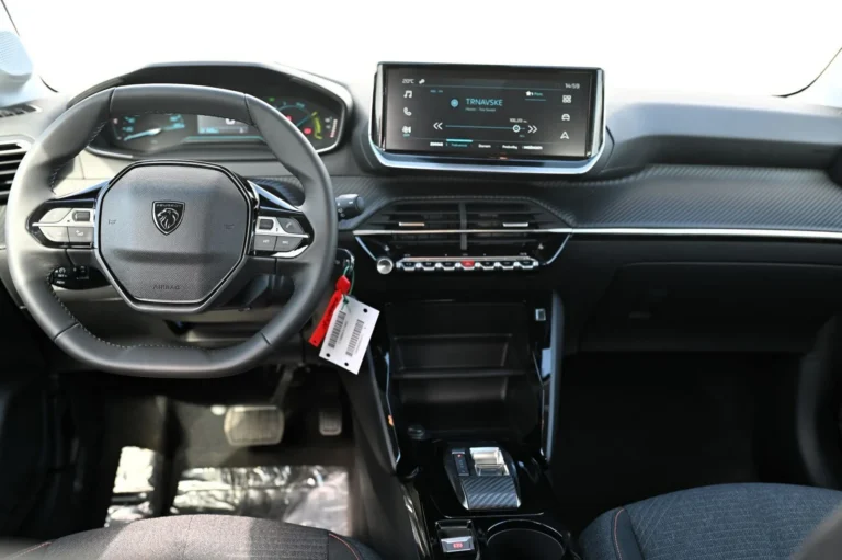 Peugeot 208 STYLE Electric 100 kW / 136k 50 kWh | Begam Trnava