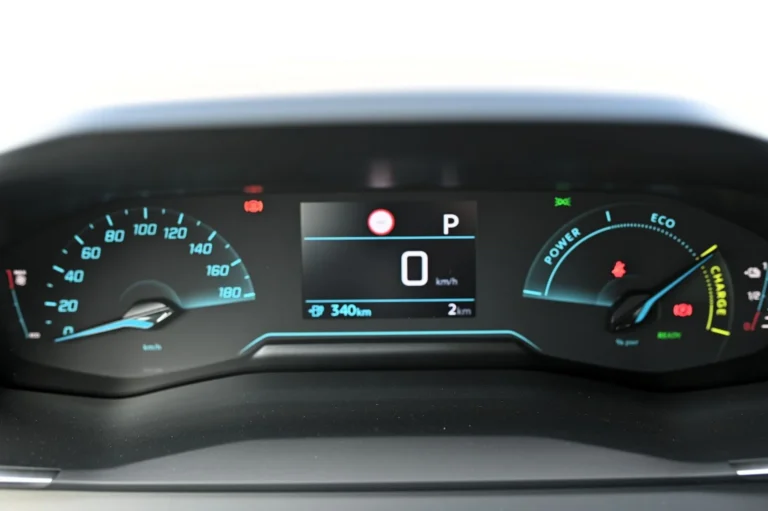 Peugeot 208 STYLE Electric 100 kW / 136k 50 kWh | Begam Trnava