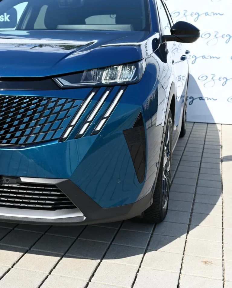 Peugeot 3008 1,2+HEV Allure | Begam Trnava