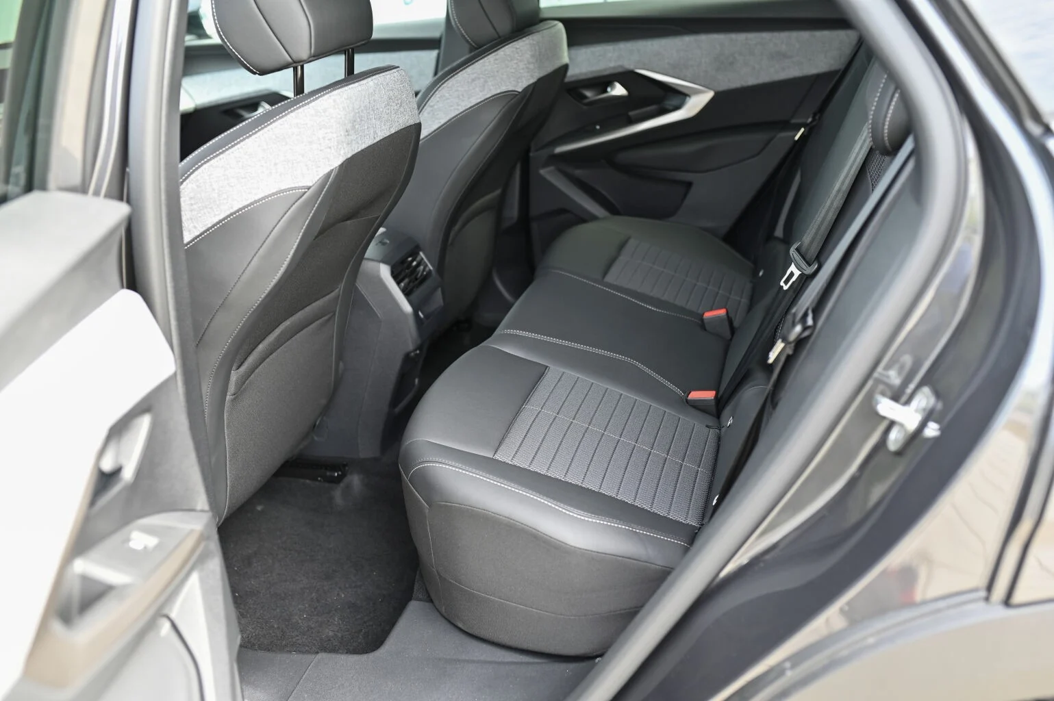Peugeot 3008 ALLURE 1.2 Hybrid 145k e-DCS6 | Begam Trnava