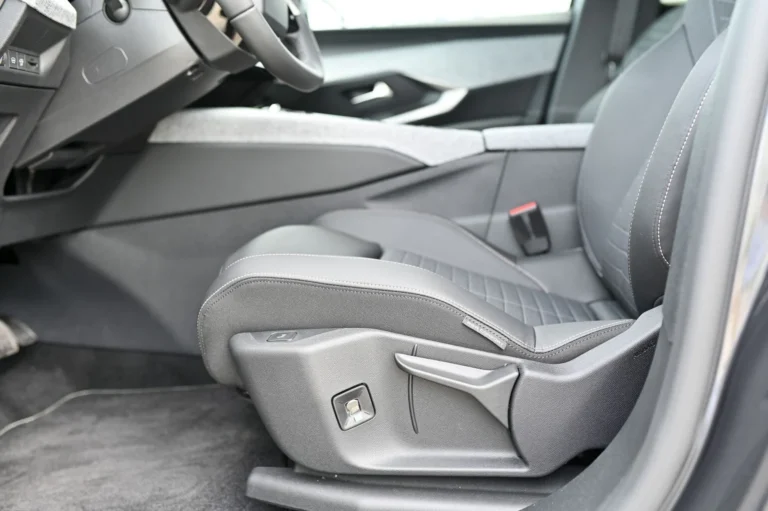 Peugeot 3008 ALLURE 1.2 Hybrid 145k e-DCS6 | Begam Trnava