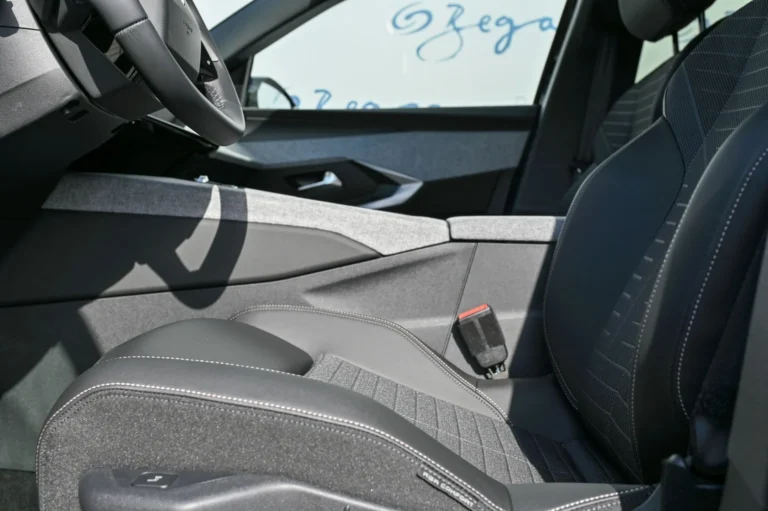 Peugeot 3008 ALLURE 1.2 Hybrid 145k e-DCS6 | Begam Trnava