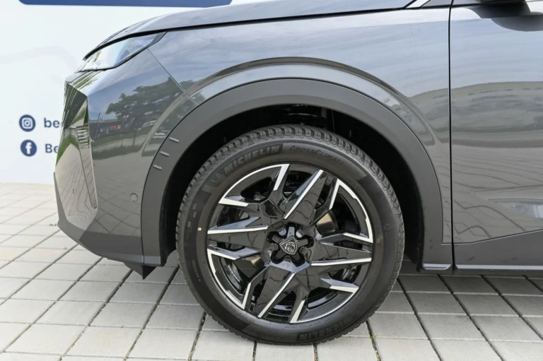 Peugeot 3008 ALLURE 1.2 Hybrid 145k e-DCS6 | Begam Trnava