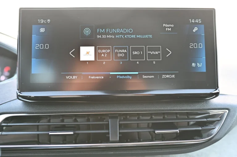 Peugeot 3008 GT 1,2 96kw | Begam Trnava