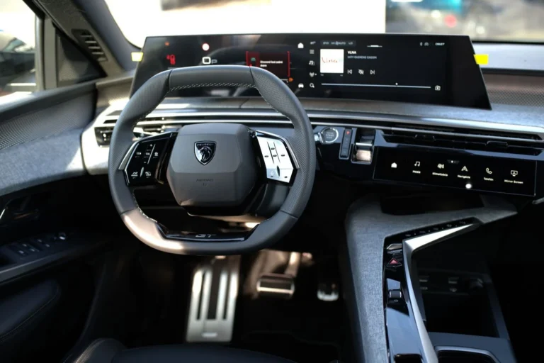Peugeot 3008 GT Hybrid 145k e-DCS6 (MHEV) | Begam Trnava