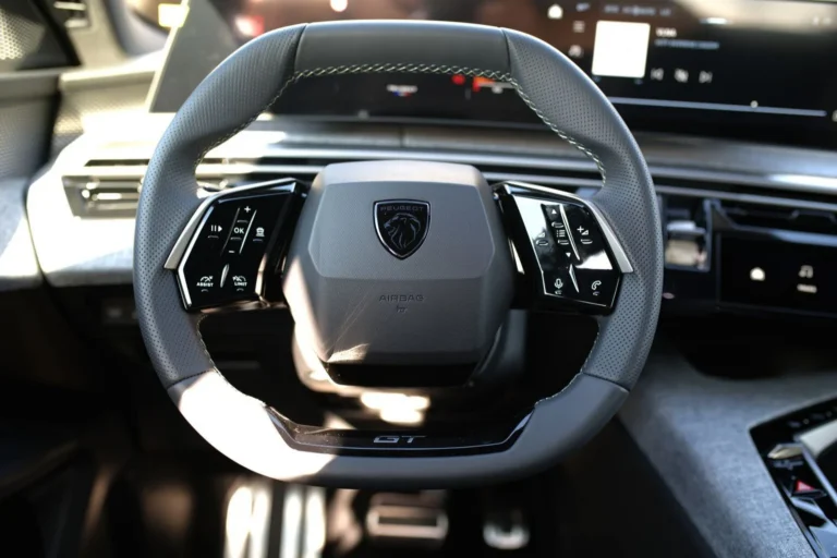 Peugeot 3008 GT Hybrid 145k e-DCS6 (MHEV) | Begam Trnava