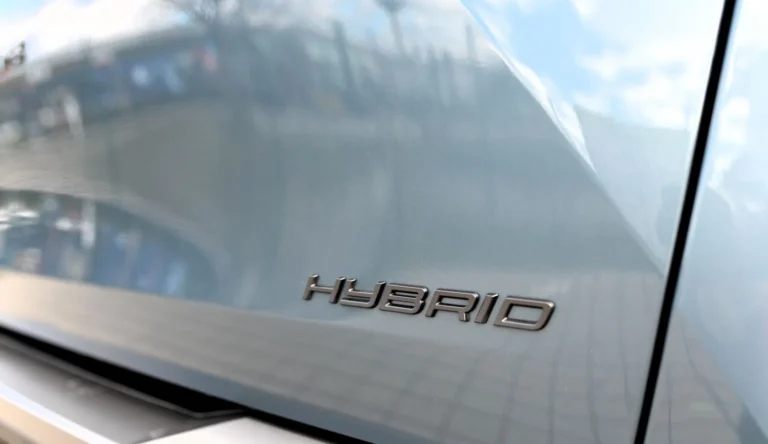 Peugeot 3008 GT Hybrid 145k e-DCS6 (MHEV) | Begam Trnava