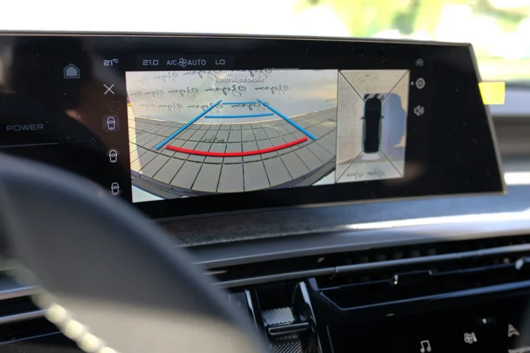 Peugeot 3008 GT Hybrid 145k e-DCS6 (MHEV) | Begam Trnava