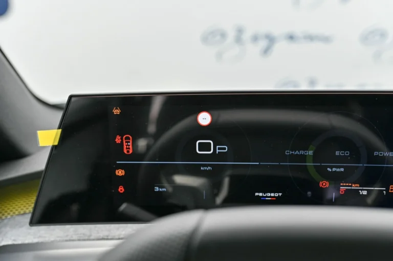 Peugeot 3008 GT Hybrid 145k e-DCS6 (MHEV) | Begam Trnava