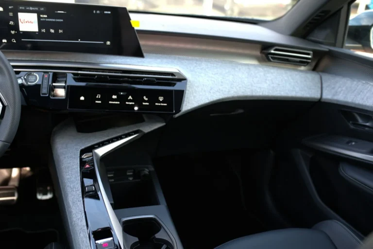 Peugeot 3008 GT Hybrid 145k e-DCS6 (MHEV) | Begam Trnava