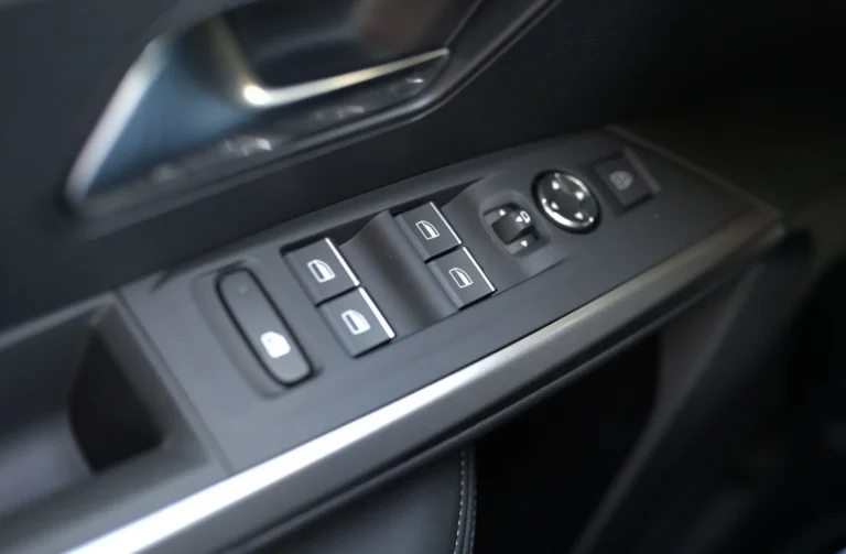 Peugeot 3008 GT Hybrid 145k e-DCS6 (MHEV) | Begam Trnava