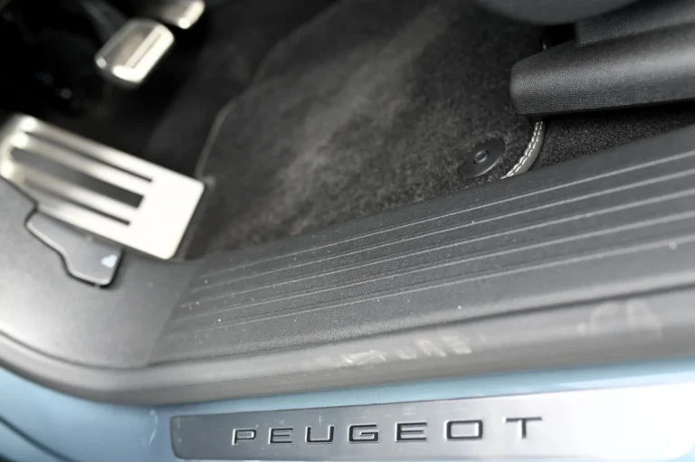 Peugeot 3008 GT Hybrid 145k e-DCS6 (MHEV) | Begam Trnava