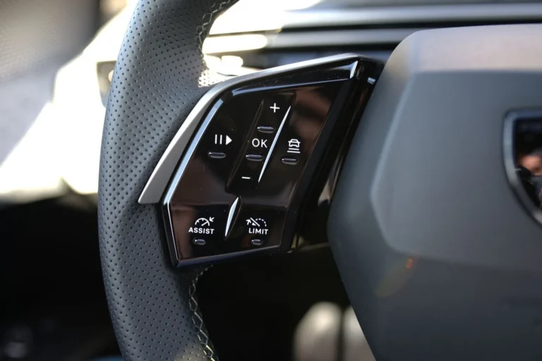 Peugeot 3008 GT Hybrid 145k e-DCS6 (MHEV) | Begam Trnava