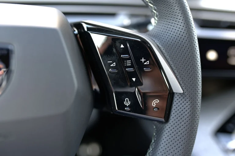 Peugeot 3008 GT Hybrid 145k e-DCS6 (MHEV) | Begam Trnava