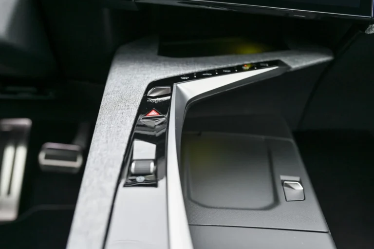 Peugeot 3008 GT Hybrid 145k e-DCS6 (MHEV) | Begam Trnava