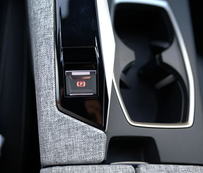 Peugeot 3008 GT Hybrid 145k e-DCS6 (MHEV) | Begam Trnava