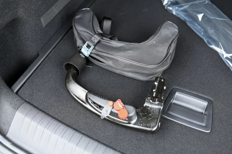 Peugeot 3008 GT Hybrid 145k e-DCS6 (MHEV) | Begam Trnava