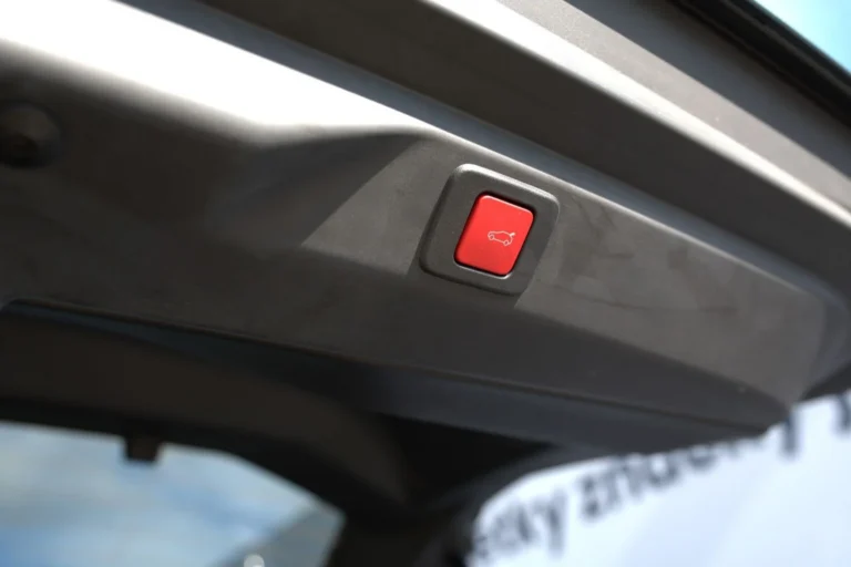 Peugeot 3008 GT Hybrid 145k e-DCS6 (MHEV) | Begam Trnava