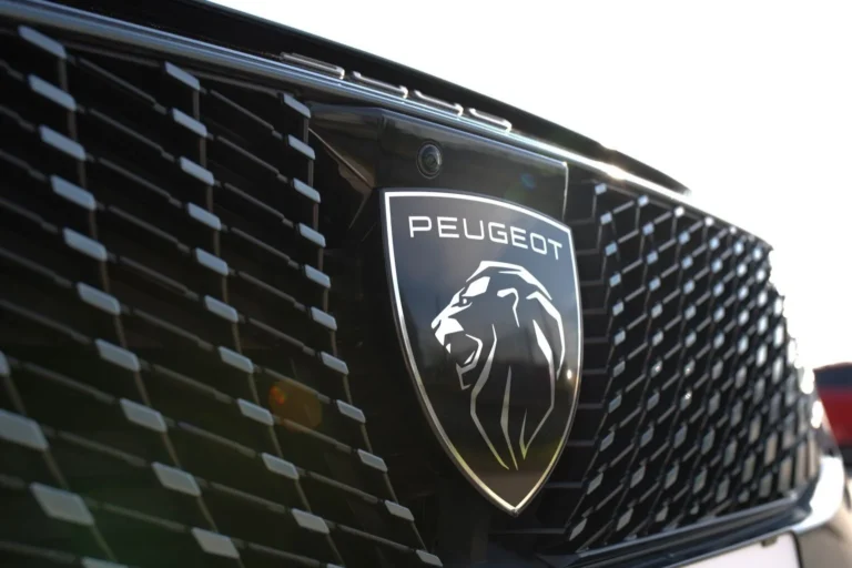 Peugeot 3008 GT Hybrid 145k e-DCS6 (MHEV) | Begam Trnava
