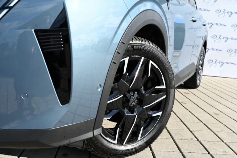 Peugeot 3008 GT Hybrid 145k e-DCS6 (MHEV) | Begam Trnava