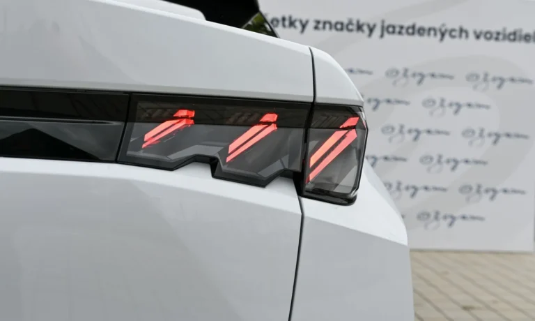 Peugeot 3008 GT Hybrid 145k e-DCS6 (MHEV) | Begam Trnava
