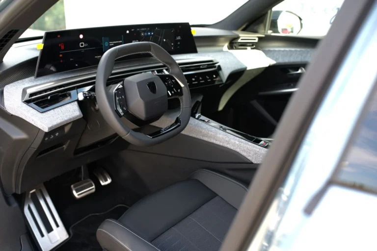 Peugeot 3008 GT Hybrid 145k e-DCS6 (MHEV) | Begam Trnava