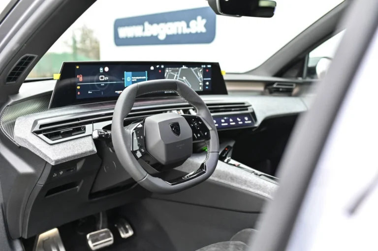 Peugeot 3008 NEW 3008 GT Hybrid 145k e-DCS6 (MHEV) | Begam Trnava
