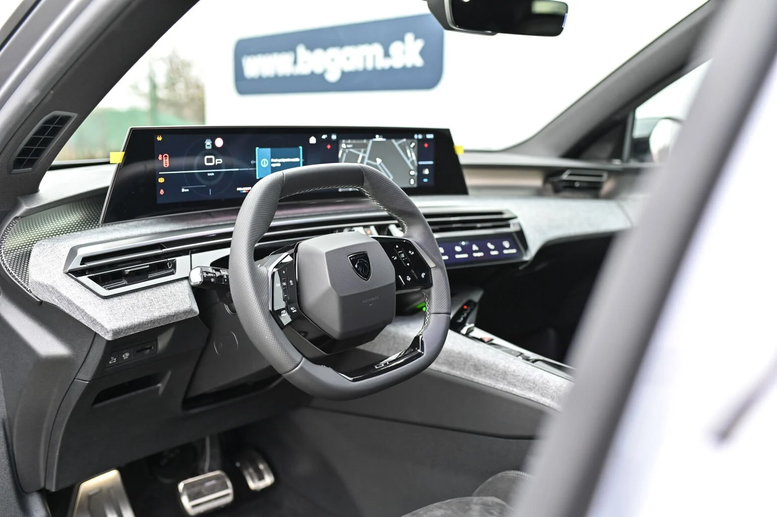 Peugeot 3008 NEW 3008 GT Hybrid 145k e-DCS6 (MHEV) | Begam Trnava