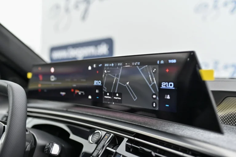 Peugeot 3008 NEW 3008 GT Hybrid 145k e-DCS6 (MHEV) | Begam Trnava