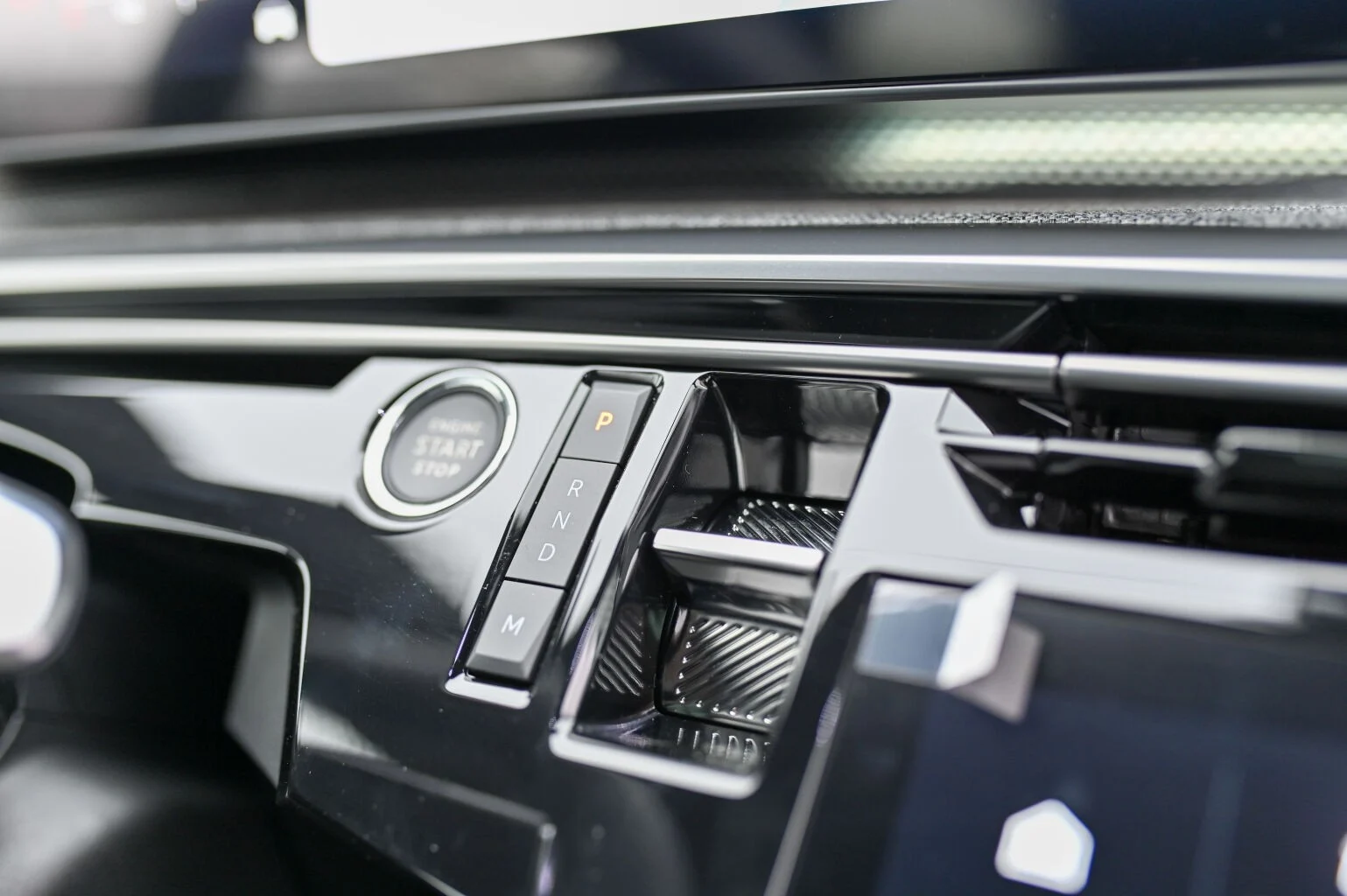 Peugeot 3008 NEW 3008 GT Hybrid 145k e-DCS6 (MHEV) | Begam Trnava