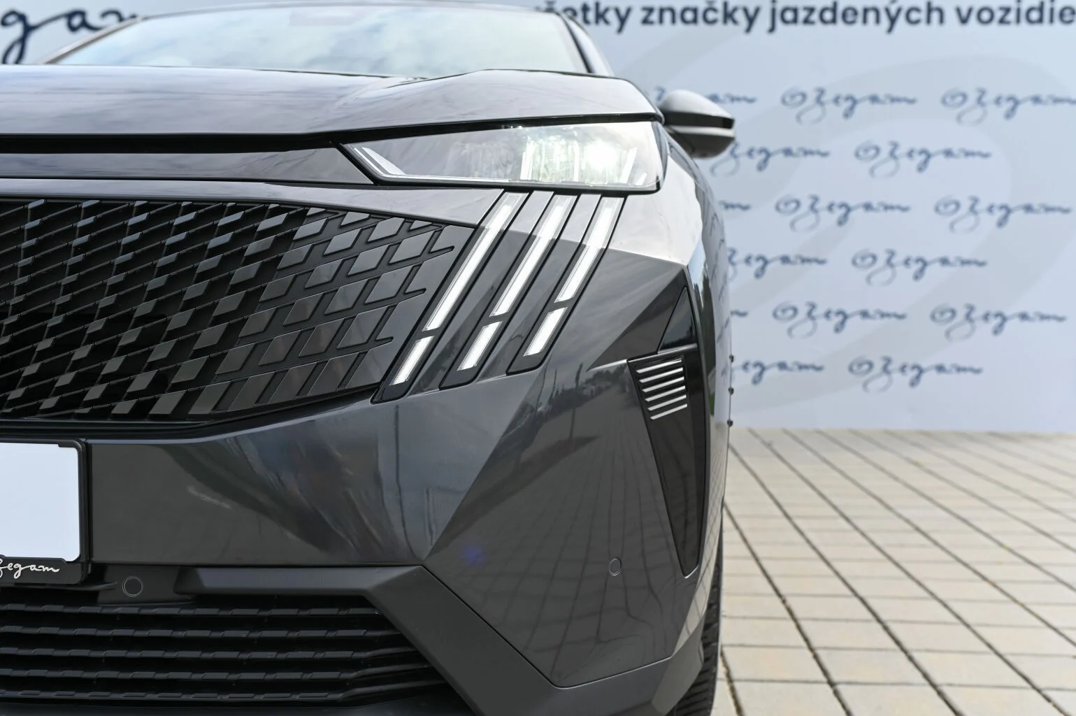 Peugeot 3008 ALLURE 1.2 Hybrid 145k e-DCS6 | Begam Trnava