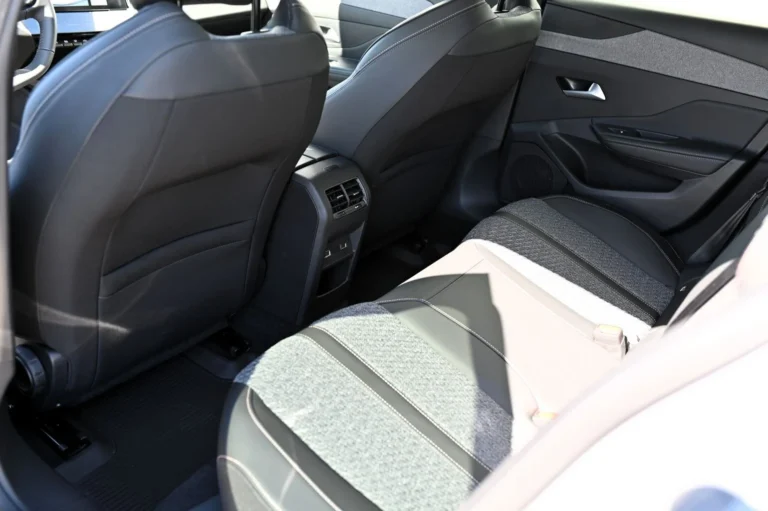 Peugeot 308 NEW 308  ALLURE Hybrid 145k e-DCS6 (MHEV) | Begam Trnava