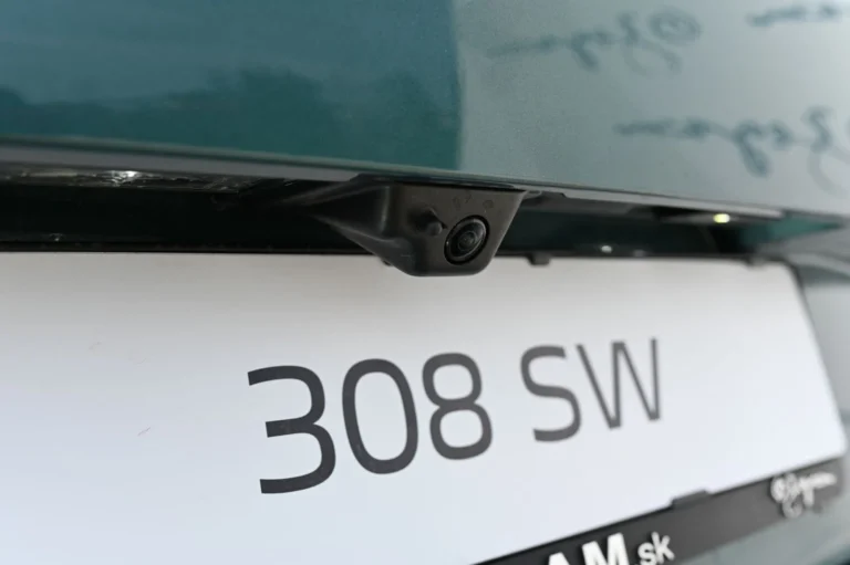 Peugeot 308 SW ALLURE BlueHDi 130k EAT8 | Begam Trnava