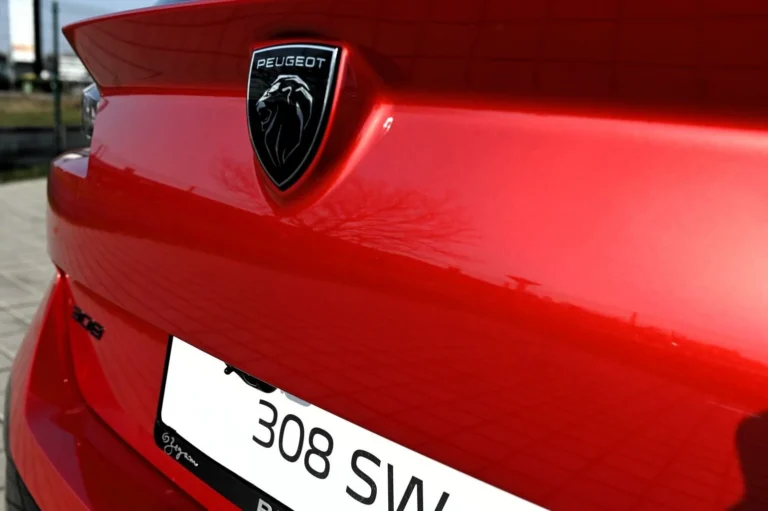 Peugeot 308 SW ALLURE Hybrid 145k e-DCS6 (MHEV) | Begam Trnava