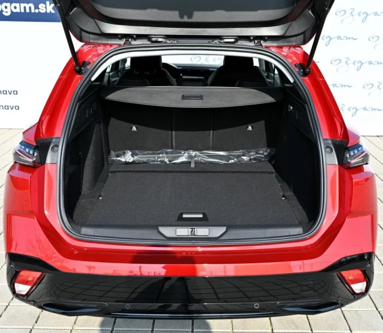 Peugeot 308 SW ALLURE Hybrid 145k e-DCS6 (MHEV) | Begam Trnava