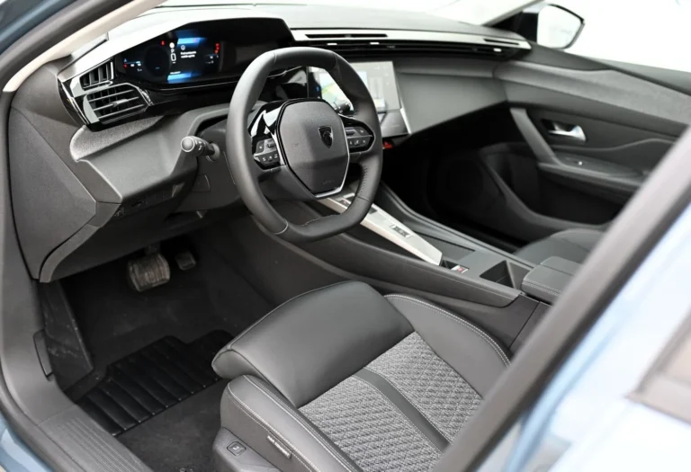 Peugeot 308 SW ALLURE Hybrid 145k e-DCS6 (MHEV) | Begam Trnava