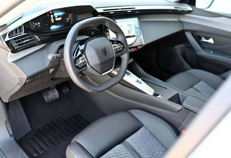 Peugeot 308 SW ALLURE Hybrid 145k e-DCS6 (MHEV) | Begam Trnava