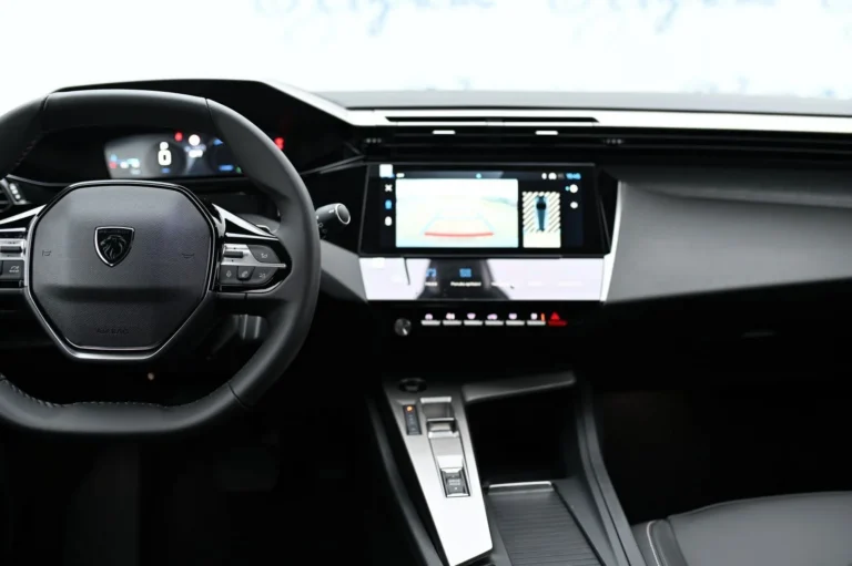 Peugeot 308 SW ALLURE Hybrid 145k e-DCS6 (MHEV) | Begam Trnava