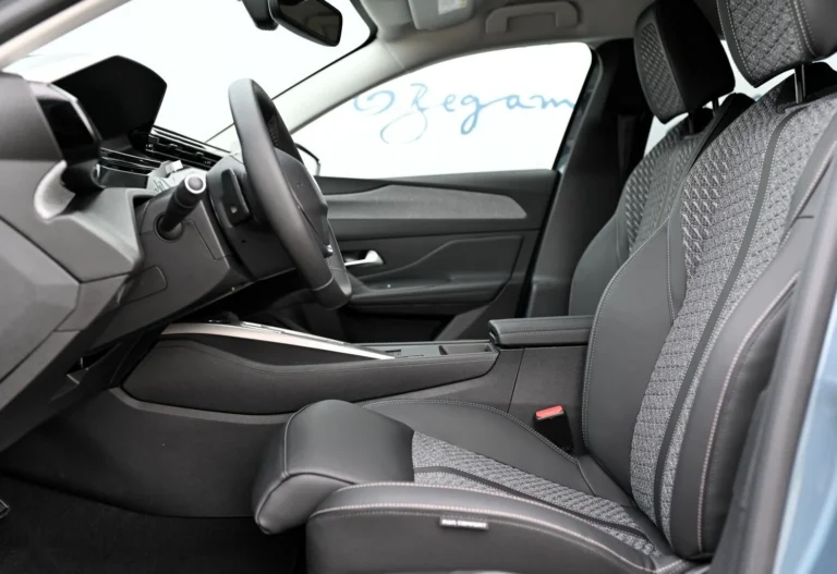 Peugeot 308 SW ALLURE Hybrid 145k e-DCS6 (MHEV) | Begam Trnava