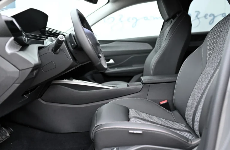 Peugeot 308 SW ALLURE Hybrid 145k e-DCS6 (MHEV) | Begam Trnava
