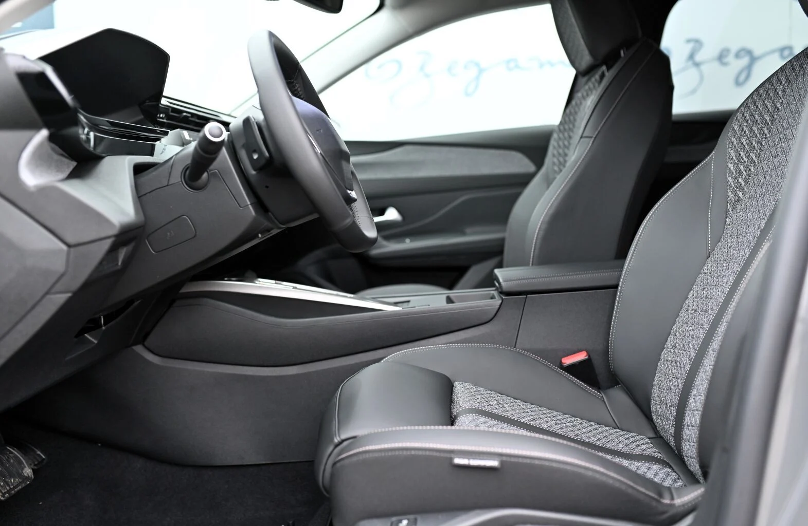 Peugeot 308 SW ALLURE Hybrid 145k e-DCS6 (MHEV) | Begam Trnava