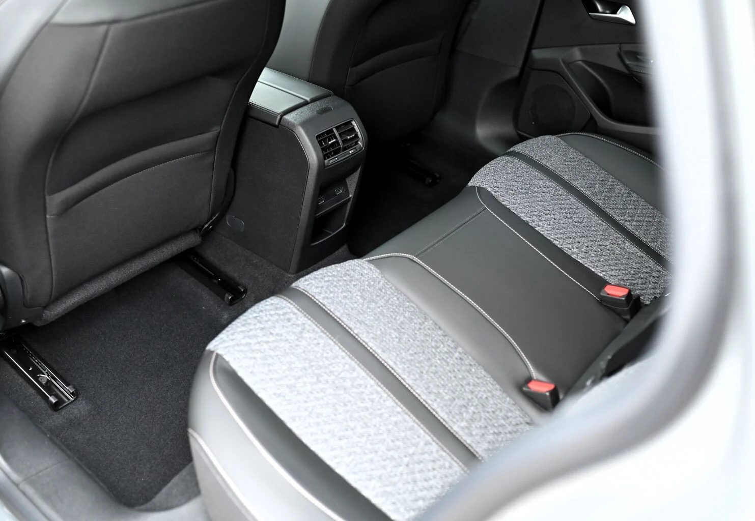 Peugeot 308 SW ALLURE Hybrid 145k e-DCS6 (MHEV) | Begam Trnava