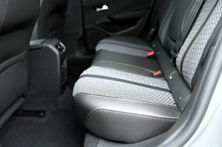 Peugeot 308 SW ALLURE Hybrid 145k e-DCS6 (MHEV) | Begam Trnava