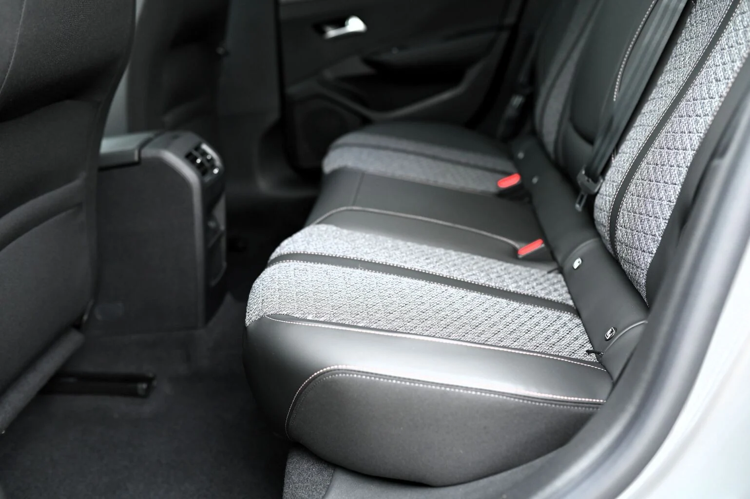 Peugeot 308 SW ALLURE Hybrid 145k e-DCS6 (MHEV) | Begam Trnava