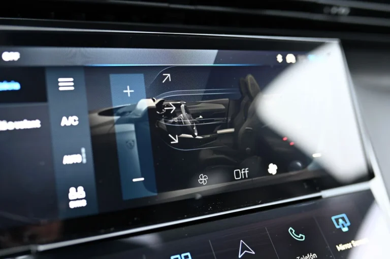 Peugeot 308 SW ALLURE Hybrid 145k e-DCS6 (MHEV) | Begam Trnava