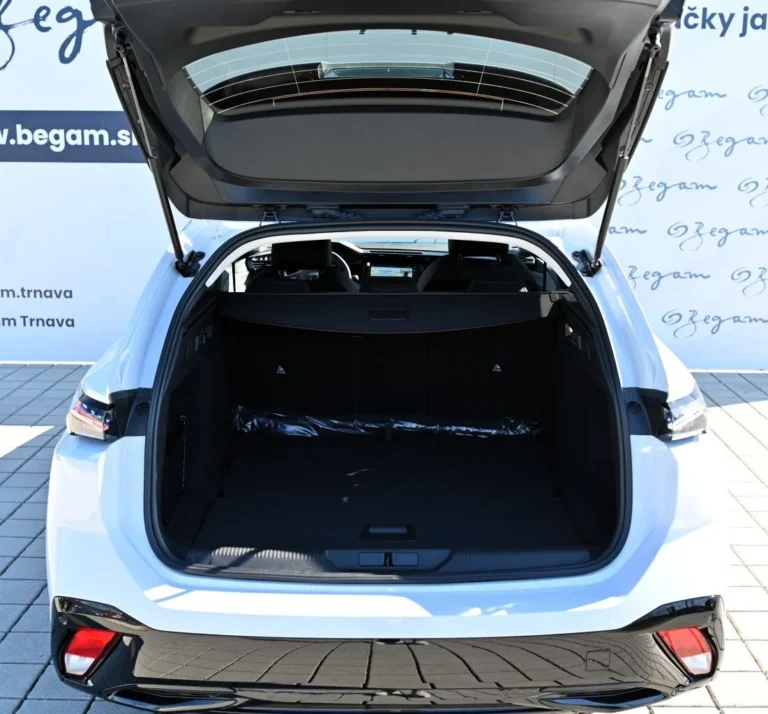Peugeot 308 SW ALLURE Hybrid 145k e-DCS6 (MHEV) | Begam Trnava